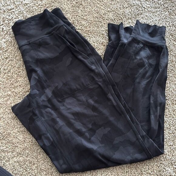 Lululemon Black Camo Align Jogger size 4 - Picture 1 of 7